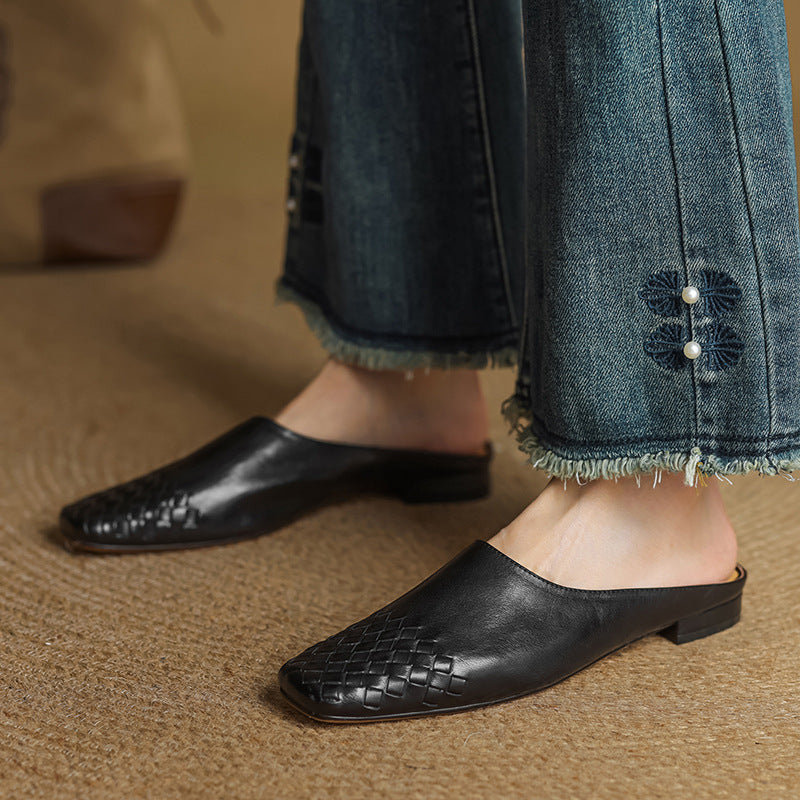 Black / 9