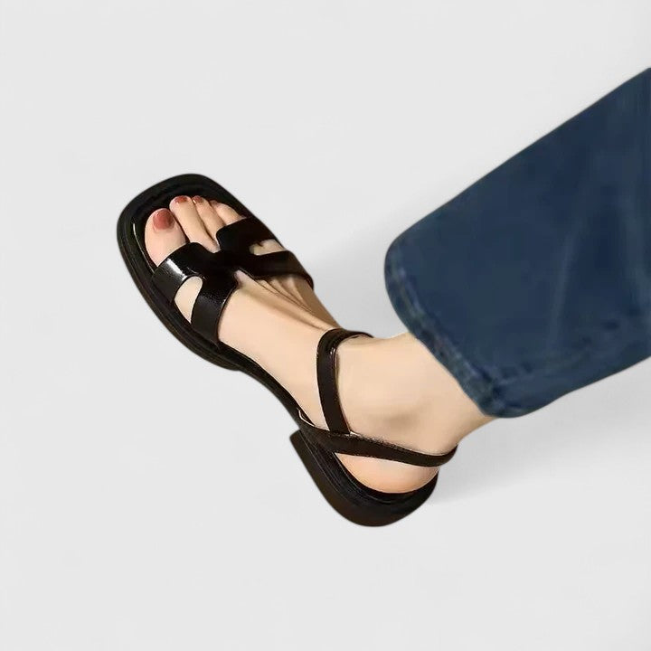 Black / 10